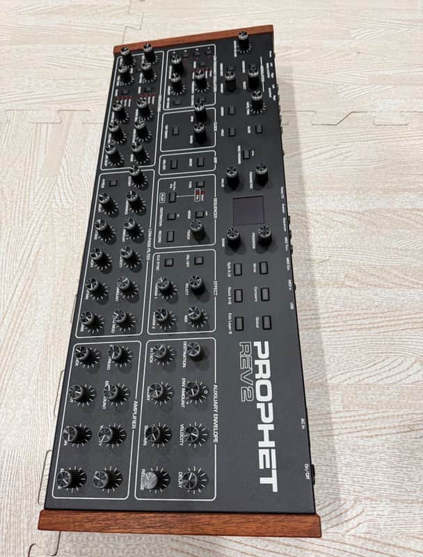 Dave Smith Instruments Prophet Rev2 Desktop 8-Voice Polyphonic Synthesizer
