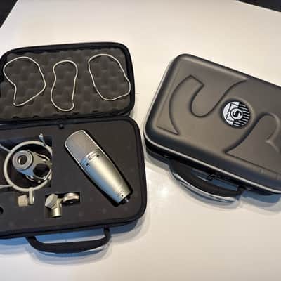 Like-new — 2 of 2 — Shure KSM44A (with shockmount and original case) Large Diaphragm Multipattern Condenser Microphone - Nickel image 5