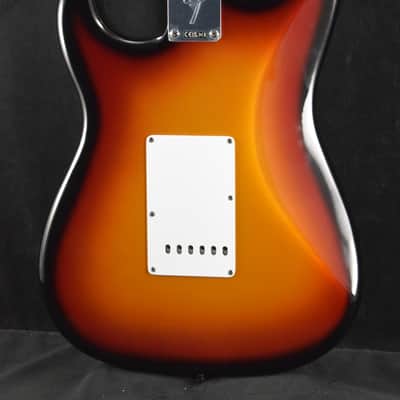 Mint Fender Vintera III Late '60s Stratocaster 3-Color Sunburst Rosewood Fingerboard image 7