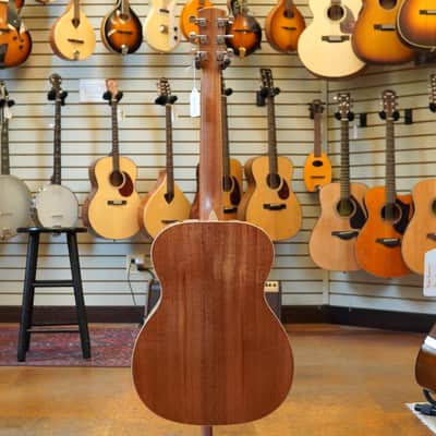 Larrivee OM-05 Old Town School Spec Sitka Spruce/Mahogany Acoustic Guitar w/Satin Neck, JCL Logo, Hard Case image 6