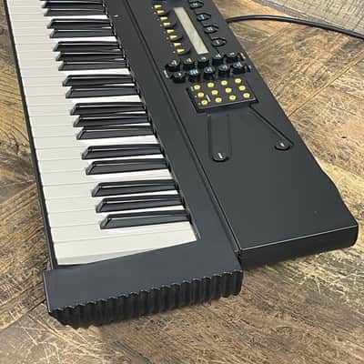 Yamaha YS200 FM 61 Key Synthesizer 1988 W/fitted gig bag - Black image 8