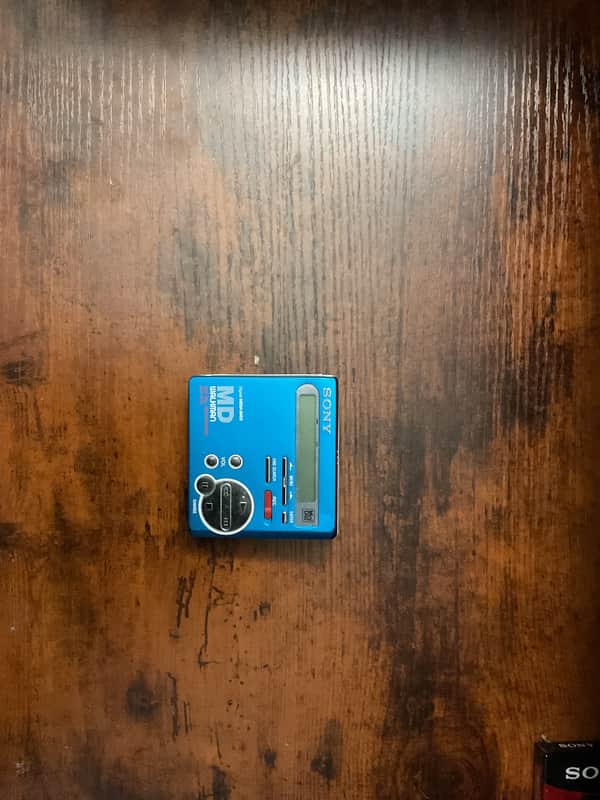 Sony minidisc MZ-R70 Broken Battery Door! image 1