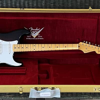 Fender 1954 Stratocaster*fine example of the discontinued 70th Anniversary LIMITED EDITION*USA Custom Shop*fantastic 1-Piece Maple Neck*wide-fade nitro sunburst*sounds/plays/looks great*a top investment & a perfect vintage collectible*weight=only 3.5kg Bild 1