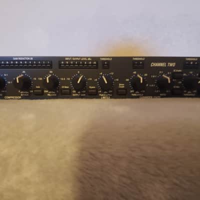 dbx 1066 Dual-Channel Compressor / Limiter / Gate - Black image 3