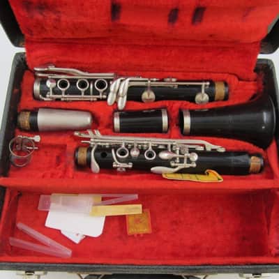 Wurlitzer Clarinet with case. USA image 12