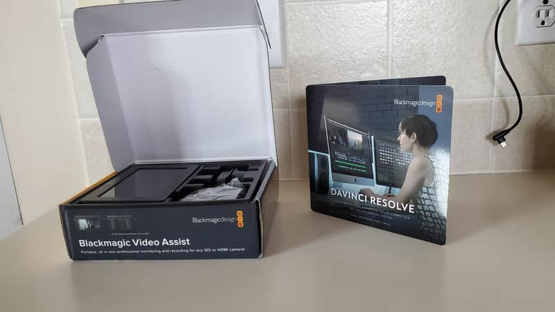 Blackmagic Design Video Assist HDMI/6G-SDI Recorder and 5" Monitor with  Battery Pack image 1