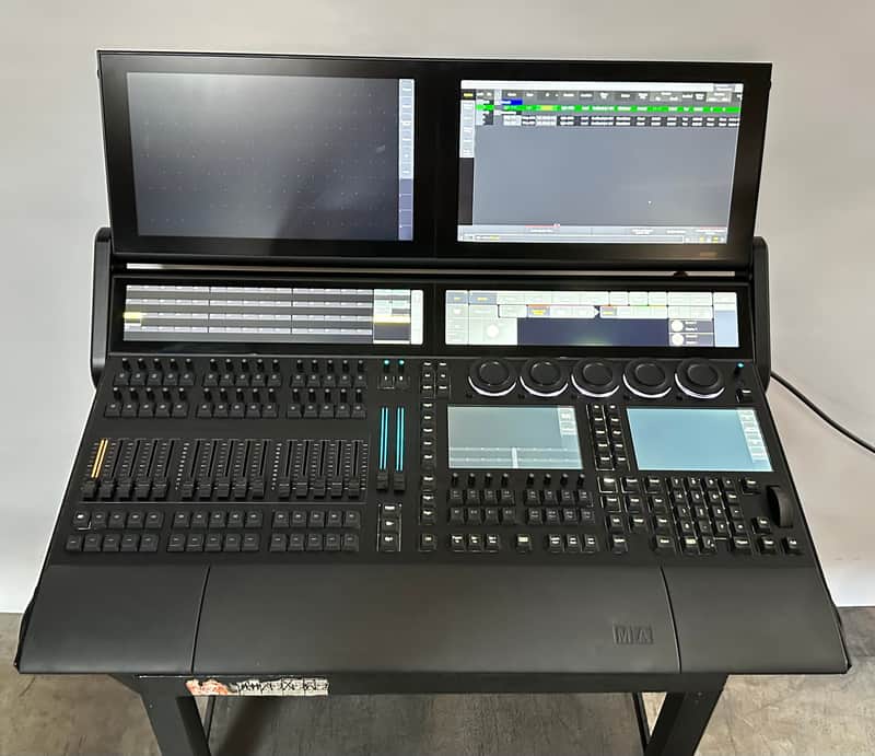 MA Lighting grandMA3 Light Lighting Console Bild 1