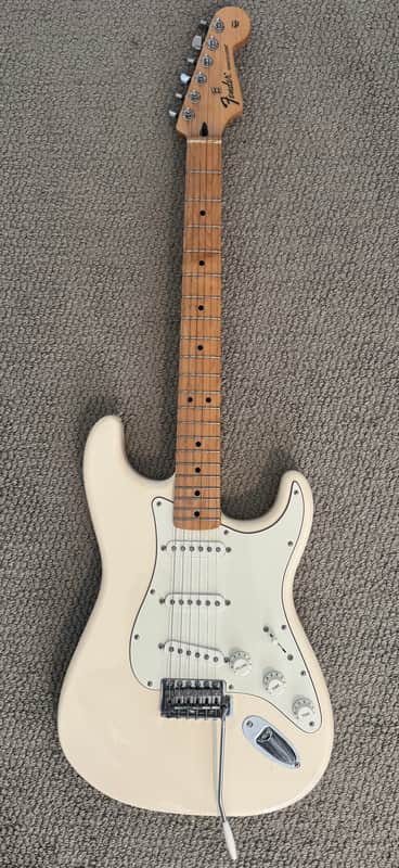 Fender Player Stratocaster with Maple Fretboard 2018 - 2024 - Polar White Bild 1