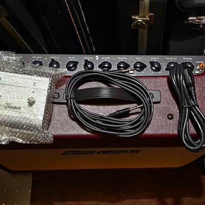 Traynor YCV40WR Custom Valve 40-Watt 1x12" Guitar Combo - Wine Red image 21