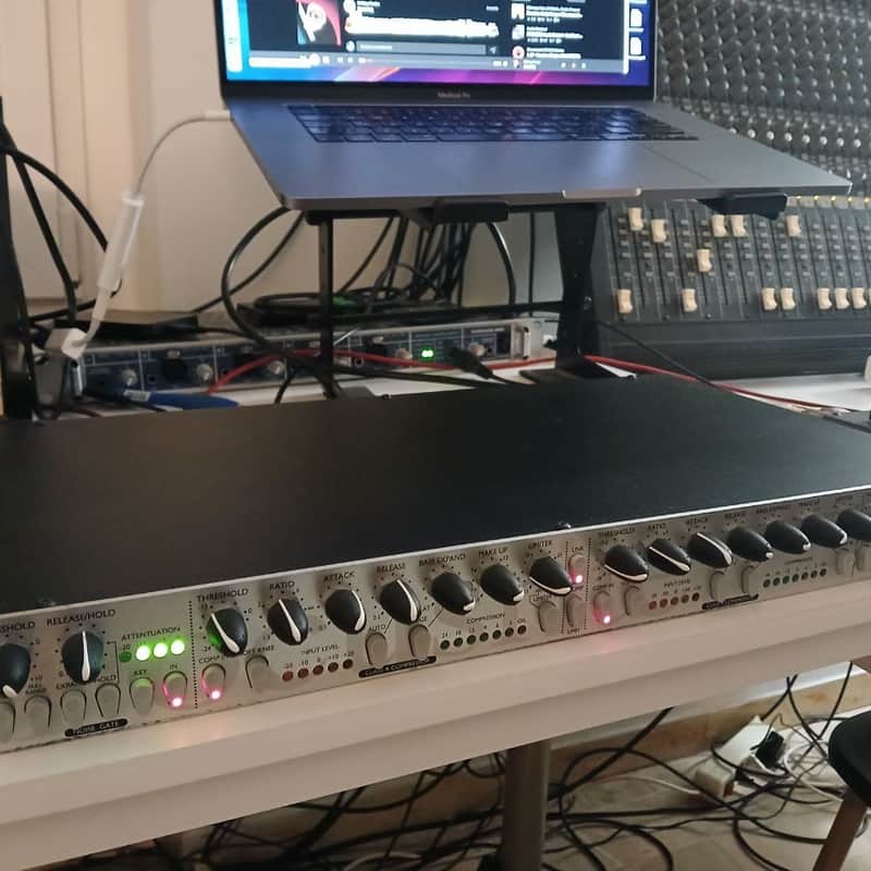 2000s Focusrite Platinum Compounder Stereo Compressor / Gate /…