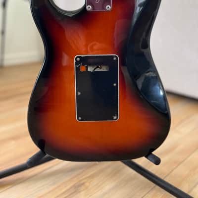 Fender American Professional II Stratocaster with Maple Fretboard 2020 - Present - 3-Color Sunburst image 5