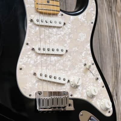 Fender American Series Stratocaster with Maple Fretboard 2000 - 2007 - Black image 10