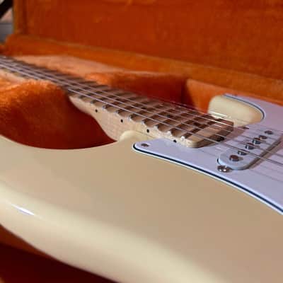 Fender Yngwie Malmsteen Artist Series Signature Stratocaster with Maple Fretboard 2007 - Present - Custom Shop - 1 of 2- Vintage White image 15