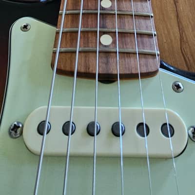 Fender Classic Series '60s Stratocaster with MojoTone Quiet Coil Pickups & Tweed Case - EXC image 5