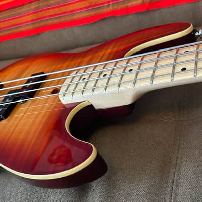 Sire Marcus Miller U5 2025 - Tobacco Sunburst image 11