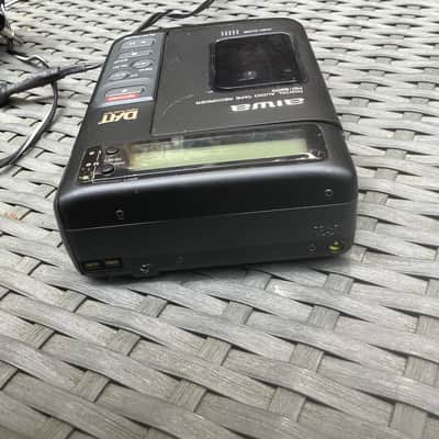 Aiwa Digital audio tape / DAT /. HD - S200 / portable walkman