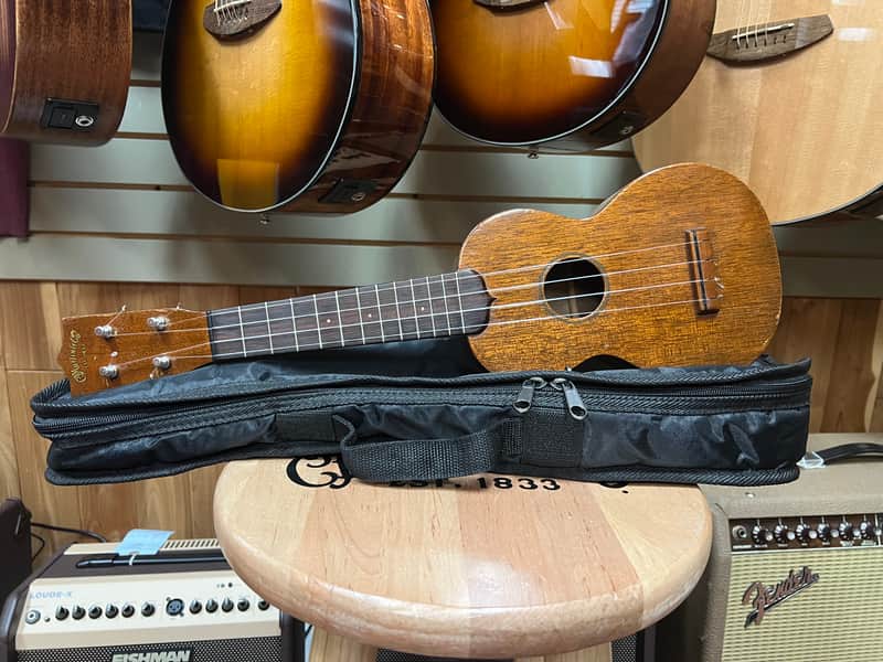 Martin Style 0 Soprano Mahogany Ukulele 1930's- 1940's  One repaired crack w/soft bag image 1