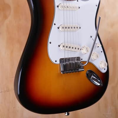 Fender American Deluxe Stratocaster Electric Guitar in 3-Colour Sunburst image 2