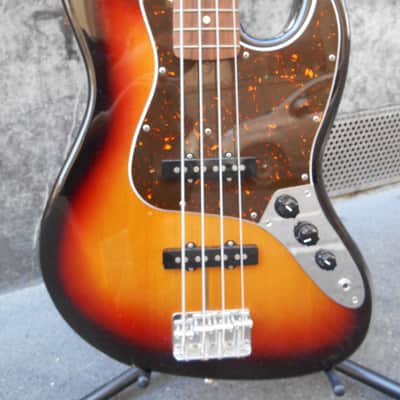 Short Scale Fender Mini Jazz Bass '62 Reissue 2014 3-Tone Sunburst image 3