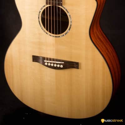 Eastman PCH1-GACE Grand Auditorium Natural