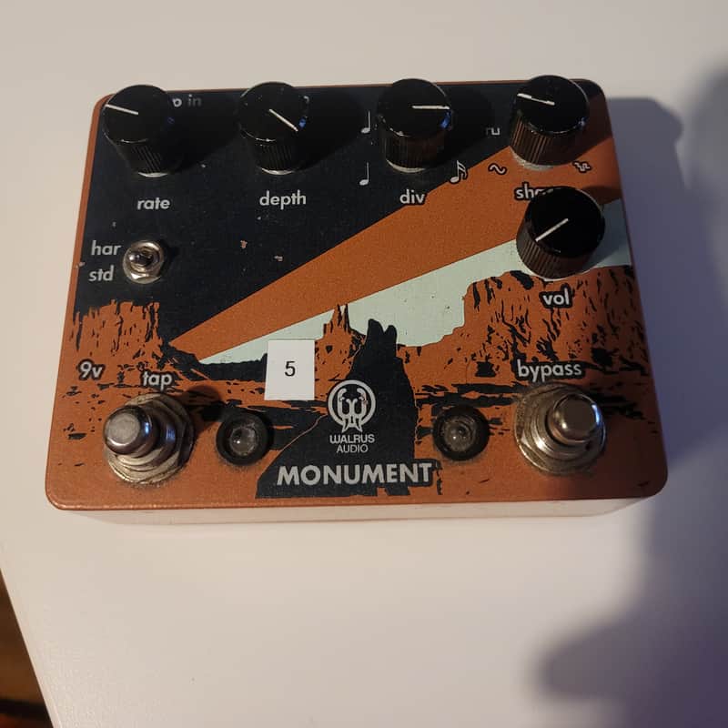 2017 Walrus Audio Monument Harmonic Tap Tremolo V1 Coral / Black