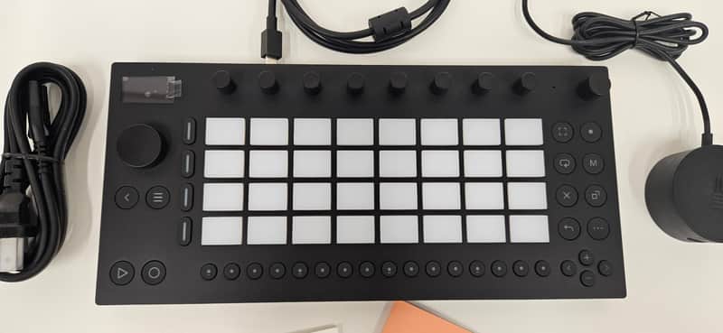 B-Stock - Ableton Move Standalone Workstation w/ Ableton Live 12 Intro - WITH WARRANTY image 1