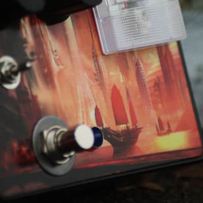 Millipede FX - Overdrive / Distortion Guitar Pedal with VU Meter - 'Dystopian Dystortion' - Black image 4