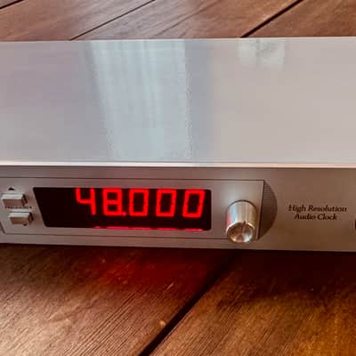 Antelope AudiAntelope Audio Isochrone OCX Master Clock Generator (Mint)o Isochrone OCX  2015 - Aluminum image 4