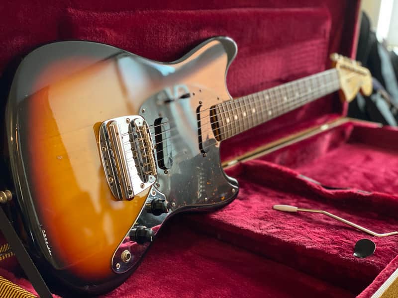 Fender 1969 Reissue Mustang Three Tone Sunburst MIJ Japan 2010 w/ Hardcase