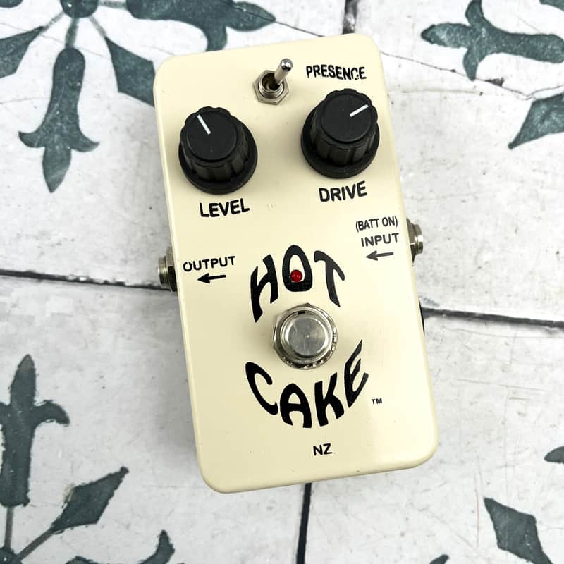 ギター HOT CAKE Old Circuit(CROWTHER AUDIO) Why the Crowther Hot Cake is so legendary - YouTube