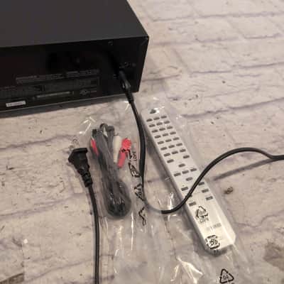 Yamaha CD-C603 5-Disc CD Changer with USB Playback image 6