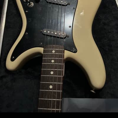 Fender Lead 11 Vintage Electric Guitar Original W/ case 1981 - Artic white image 3