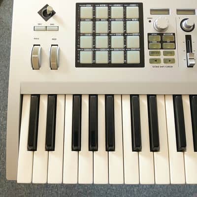 KORG Kontrol 49 Midi Controller - Silver image 2