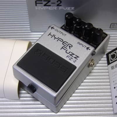 MINT Boss FZ-2 Hyper Fuzz w/ Original Box & Manual (Silver Label) 1993 - 1997 - Silver Bild 1