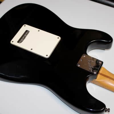 Fender American Standard Stratocaster with Maple Fretboard 1995 - 2000 - Black image 3