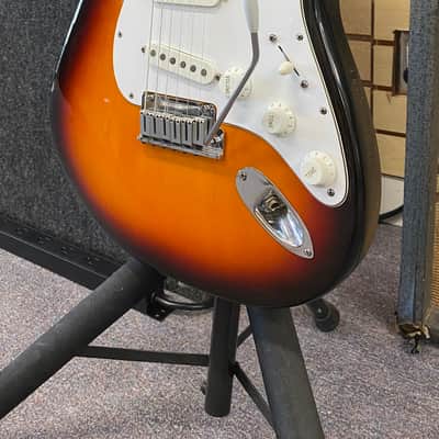 Used 1994 Fender 40th Anniversary American Standard Stratocaster with Rosewood Fretboard image 3