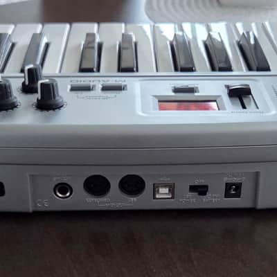 M-Audio Oxygen 8 25-Key MIDI Controller Keyboard 2002 - 2005 - Silver image 8
