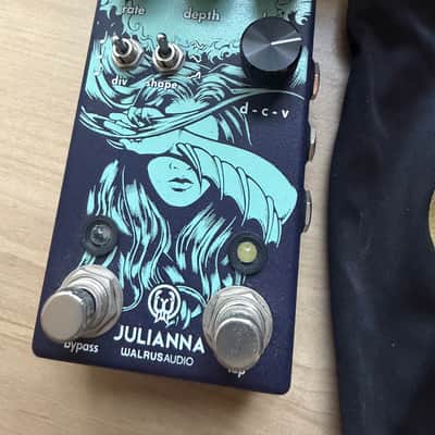 Walrus Audio Julia Chorus / Vibrato V2 Limited Edition - Craftsman Series 2022 - Dark Teal Leather