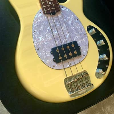 Ernie Ball Music Man StingRay Special 4 H with Rosewood Fretboard - 2018 -  Buttercream image 1