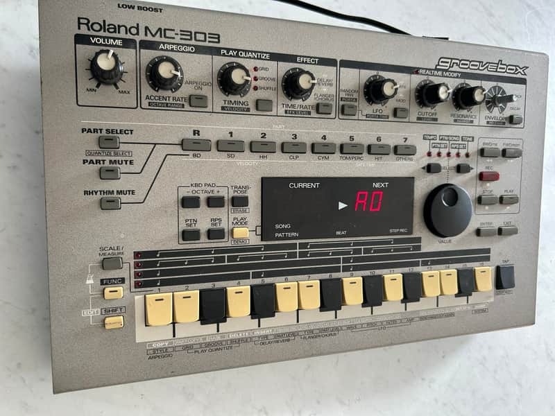 Roland MC-303 Groovebox 1990 - 1998 | Reverb UK