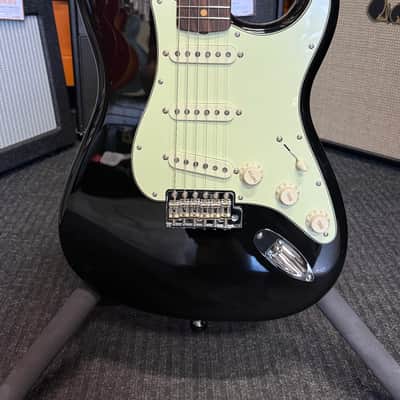 Fender "Stratocaster Vintera III" early '60s, Black - Open Box image 3