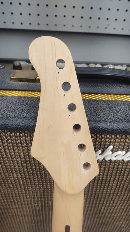 Neck 2010's - Natural image 1