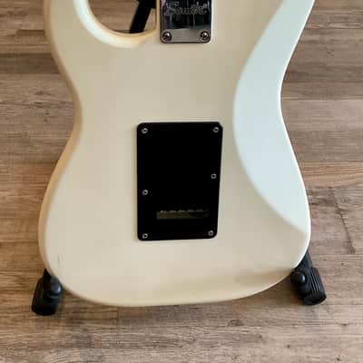 Squier Stratocaster w/ RoadRunner Hard Case & Xtras - Olympic White image 7