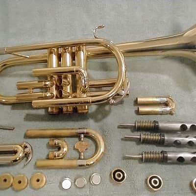 Holton C-602 Collegiate 1971 - laquered brass image 2
