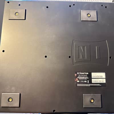 Native Instruments Traktor Kontrol S8 with Flight Case image 21