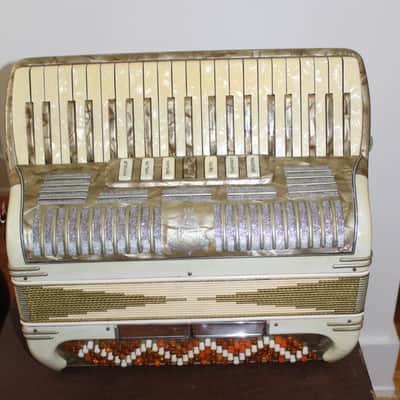 Noble Piano Accordion, 41/120, LMH, 7 registers, Made in Italy, in excellent playing condition and very good cosmetic condition image 8