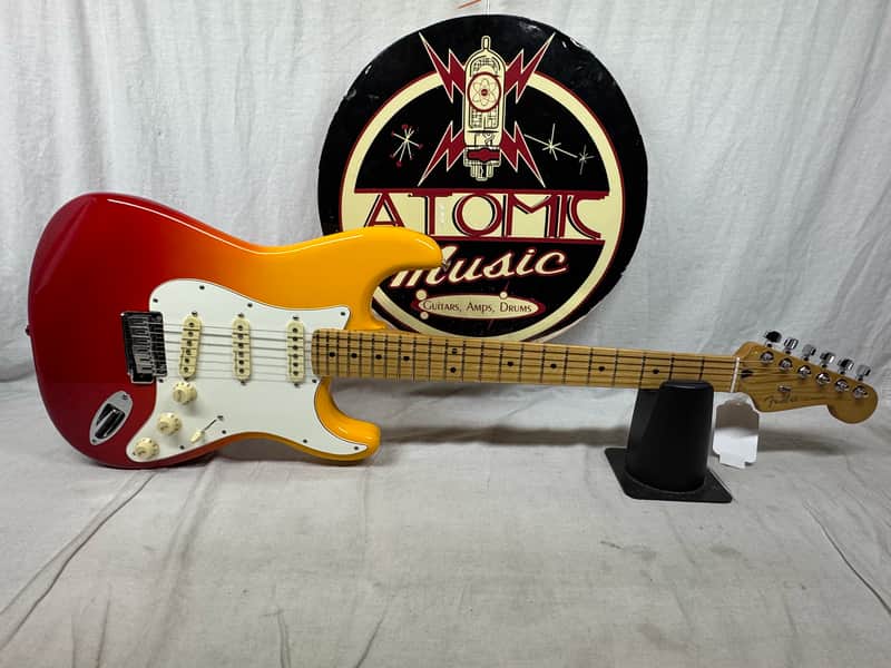Fender Player Plus Stratocaster Guitar 2022 - Teqila Sunrise / Maple neck