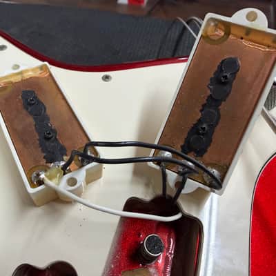 G&L LB-100 Bass USA 1997 - Red image 14