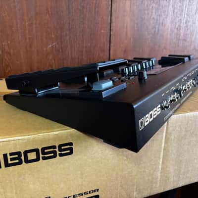 Boss GT-100 Multi Effects and Amp Modelling Guitar Pedal w/ box image 8