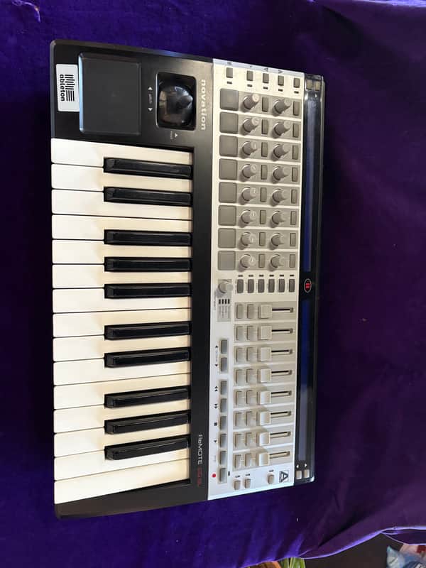 Novation ReMOTE 25 SL 25-key USB/MIDI keyboard controller image 1